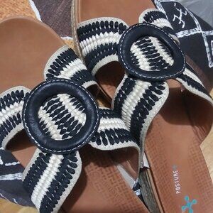 Baretraps Women's Posture+ Black Cream Bliss SLIP-ON shoes/slides Low-heel 10M